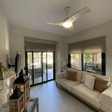 Nikiti, Four Seasons House * Nikiti (Sithonia)