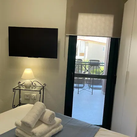 Nikiti, Four Seasons House * Никити