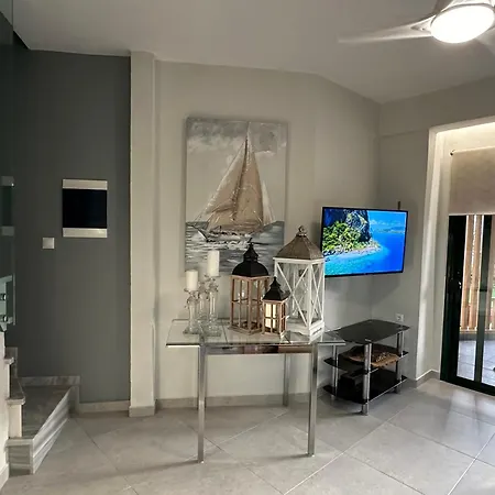 Case de vacanță Nikiti, Four Seasons House