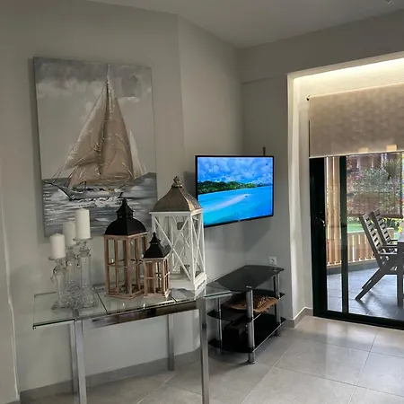 Дом отдыха Nikiti, Four Seasons House