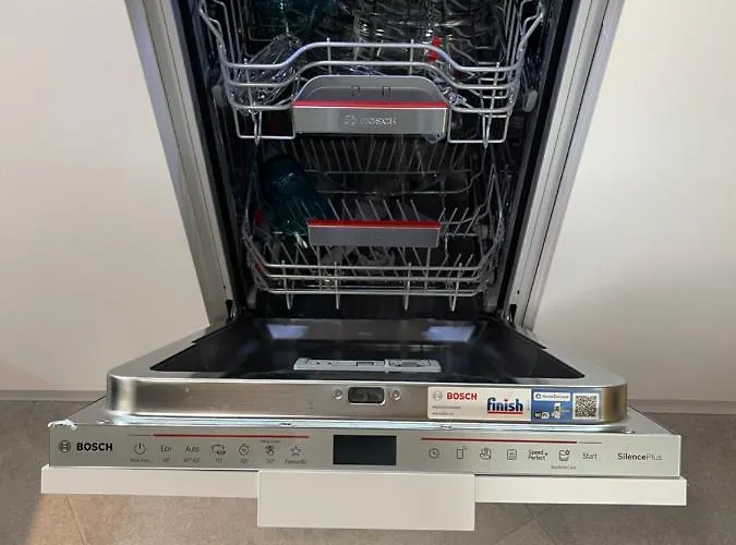 Nikiti, Four Seasons House Case de vacanță