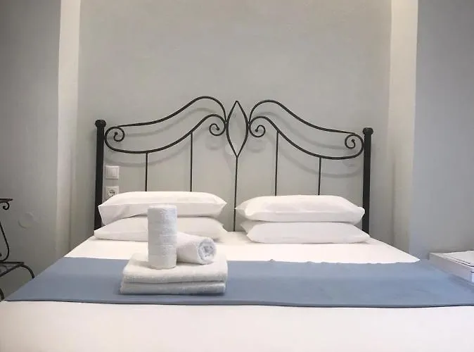 Nikiti, Four Seasons House