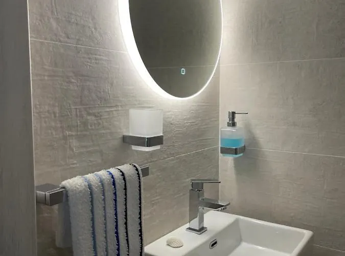 Nikiti, Four Seasons House *