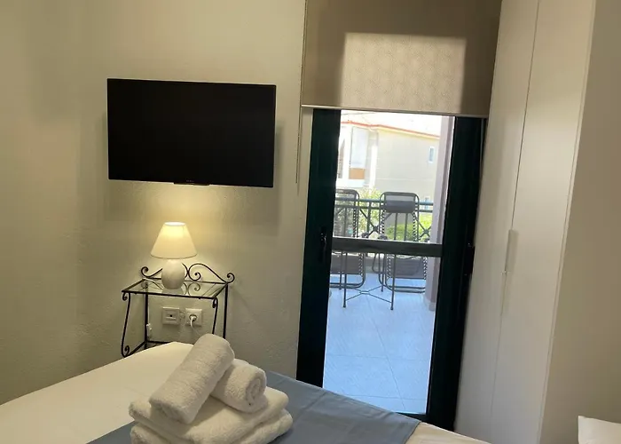 Nikiti, Four Seasons House * Nikiti (Sithonia)