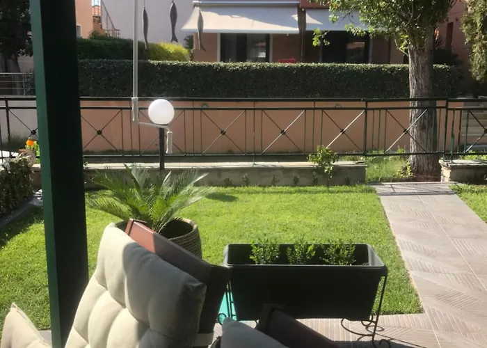 Nikiti, Four Seasons House * Nikiti (Sithonia)