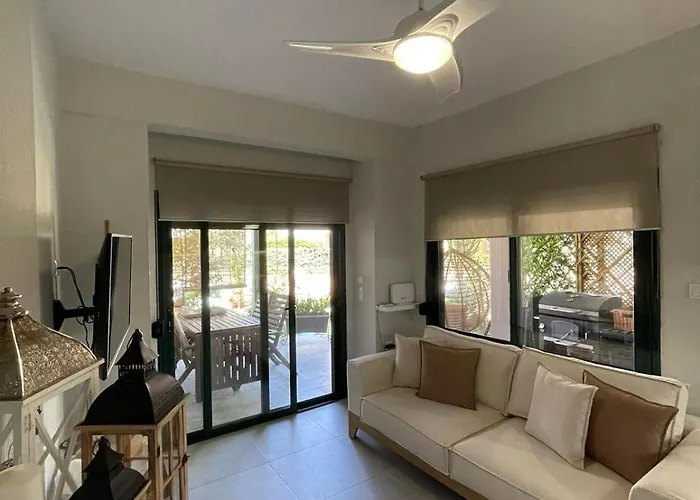 Nikiti, Four Seasons House * 니키티