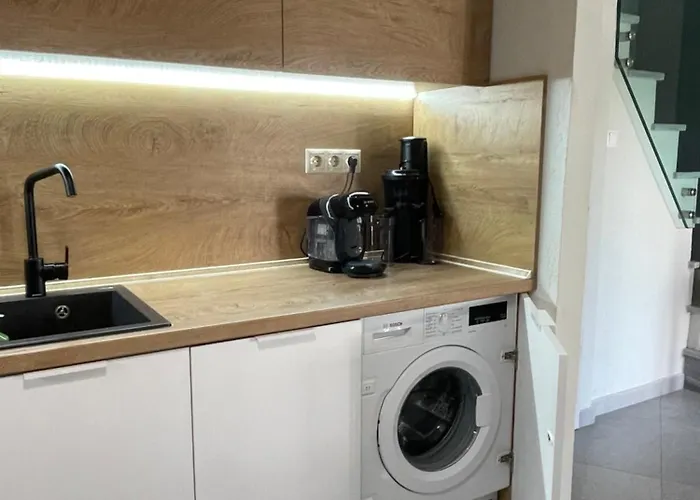 Nikiti, Four Seasons House