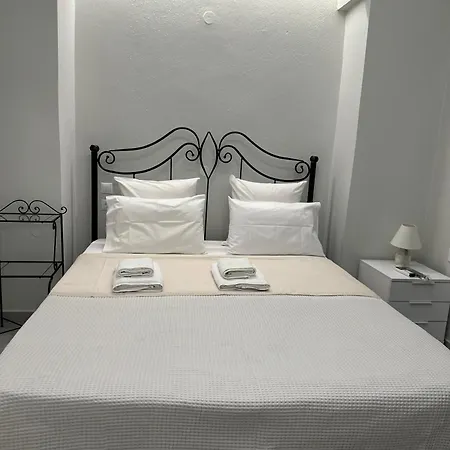 Дом отдыха Nikiti, Four Seasons House